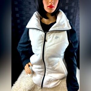 Nike Quilt White Vest size Med
